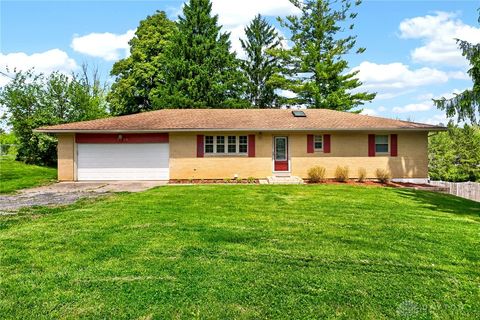 Photo of 3598 Roselawn Drive, Beavercreek, OH 45430 (MLS # 957555)