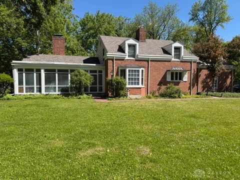 Photo of 221 Grandon Road, Oakwood, OH 45419 (MLS # 959209)