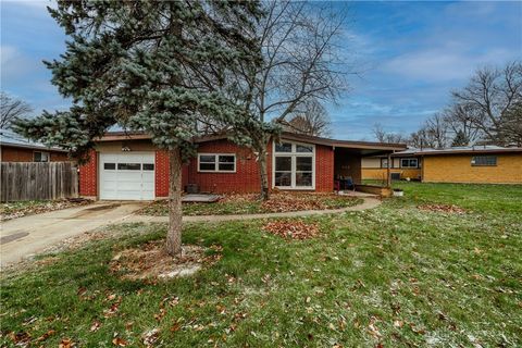 Photo of 932 Fairacres Drive, Kettering, OH 45429 (MLS # 949170)