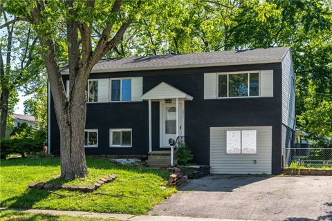 Photo of 1976 Redstone Drive, Fairborn, OH 45324 (MLS # 958847)