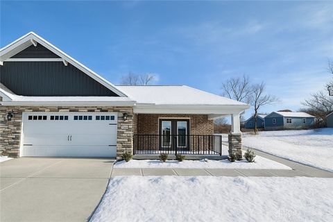 Photo of 5019 Waterford Lane, Middletown, OH 45044 (MLS # 948121)