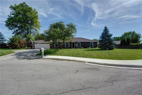 Homes For Sale - 110 Fairfax Court<br/> Greenville, OH 45331