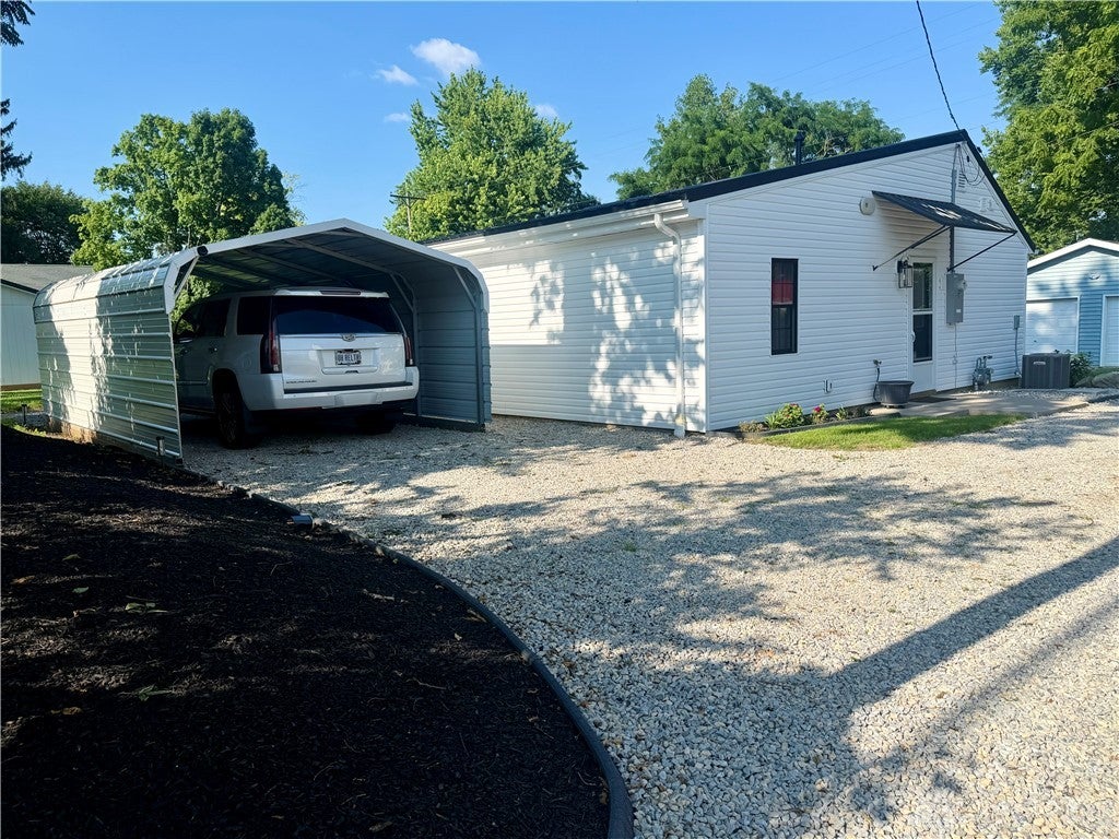 40 E 2nd Street