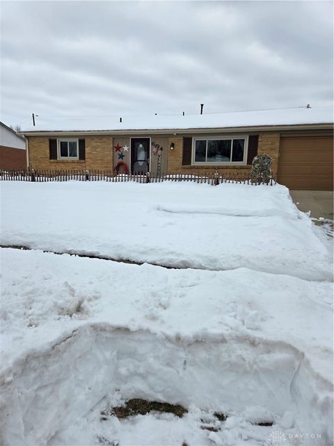 Photo of 604 Franklin Avenue, Englewood, OH 45322 (MLS # 951938)