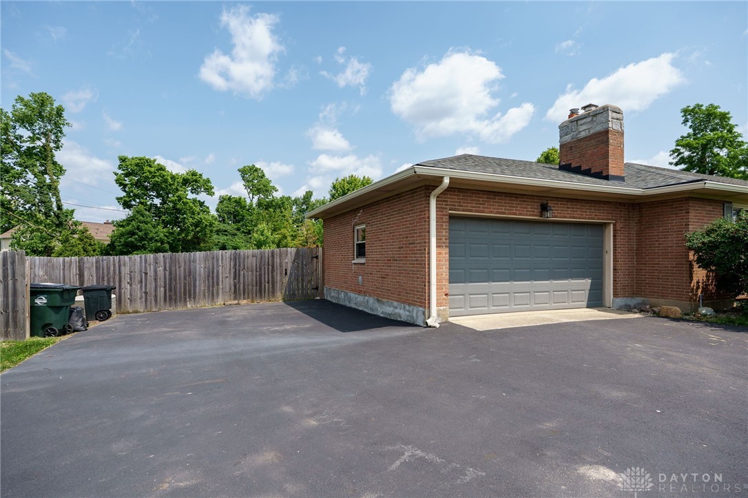 2875 Fernside Court, Dayton, Ohio image 3