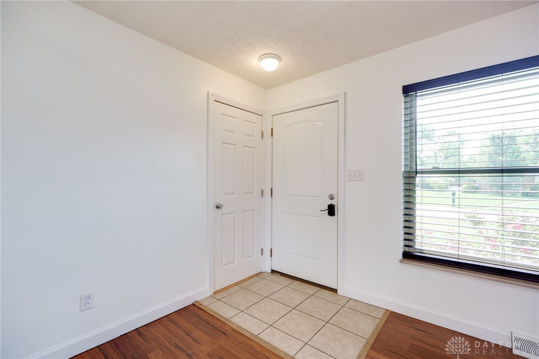 2875 Fernside Court, Dayton, Ohio image 6