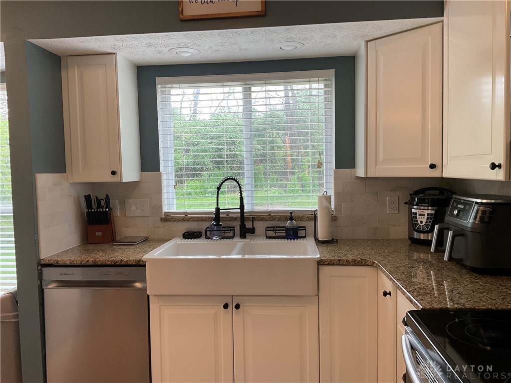 708 Beckley Farm Way, Springboro, Ohio image 4