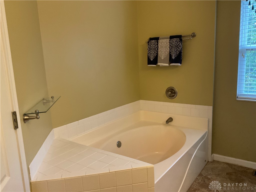 708 Beckley Farm Way, Springboro, Ohio image 14