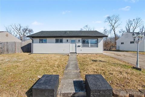 Homes For Sale - 421 Marchmont Drive<br/> Fairborn, OH 45324