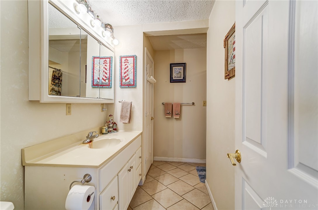 515 W Possum Road, Springfield, Ohio image 30