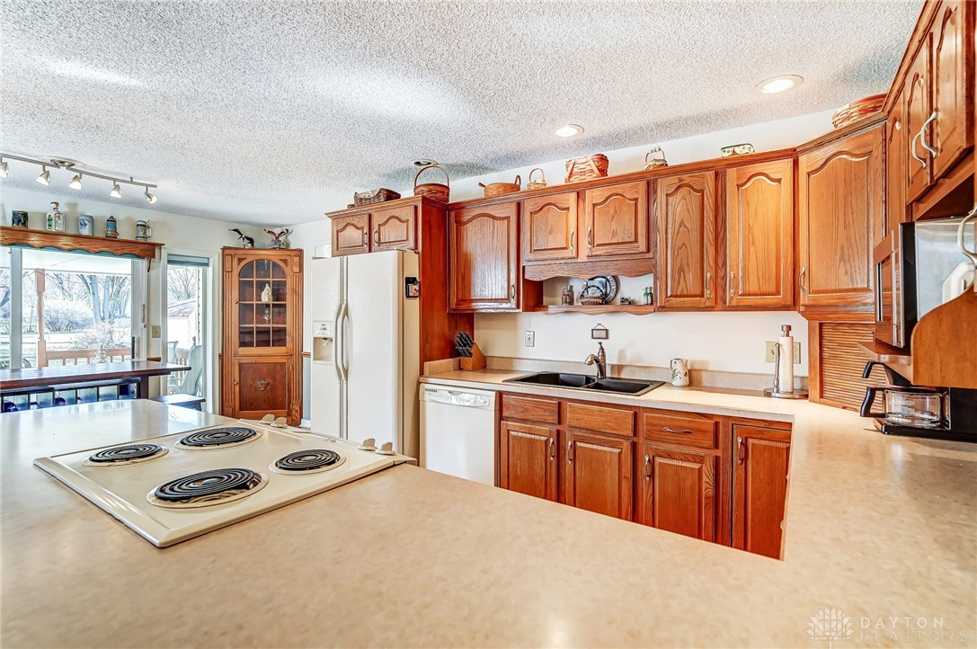 515 W Possum Road, Springfield, Ohio image 11