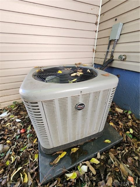 Tiny photo for 17 E Shadyside Drive, Dayton, OH 45405 (MLS # 944201)
