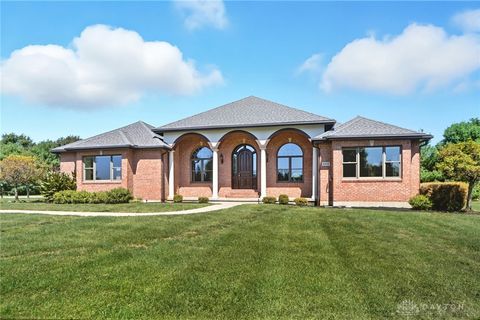 Photo of 454 Skyland Drive, Beavercreek Twp, OH 45305 (MLS # 943188) Photo of 454 Skyland Drive, Beavercreek Twp, OH 45305 (MLS # 943188)