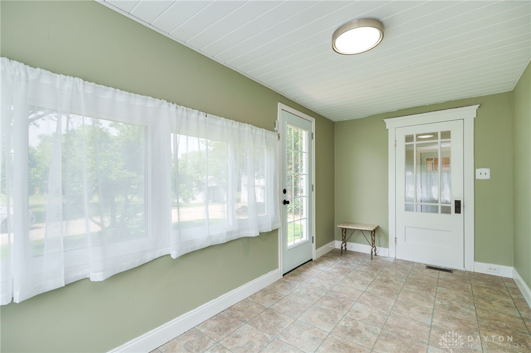 4742 Peacock Road, Springfield, Ohio image 8