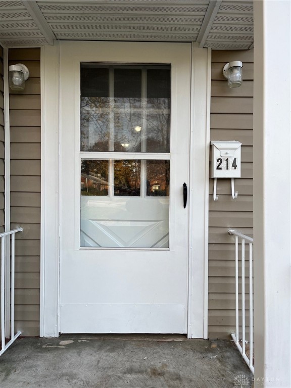 214 W Dayton Drive, Fairborn, Ohio image 2