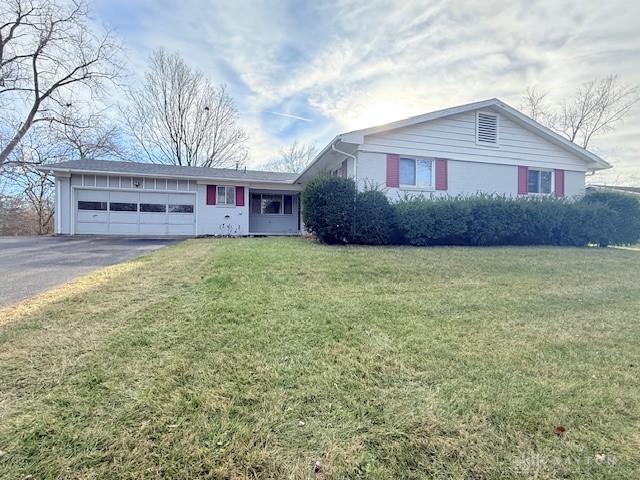 2529 Marinette Drive, Springfield, Ohio image 1