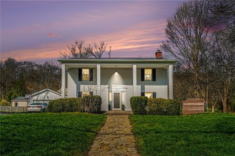 Homes For Sale - 1923 Berkshire Road<br/> Anderson Twp, OH 45230