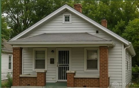 Photo of 2310 Oakridge Drive, Dayton, OH 45417 (MLS # 952678)