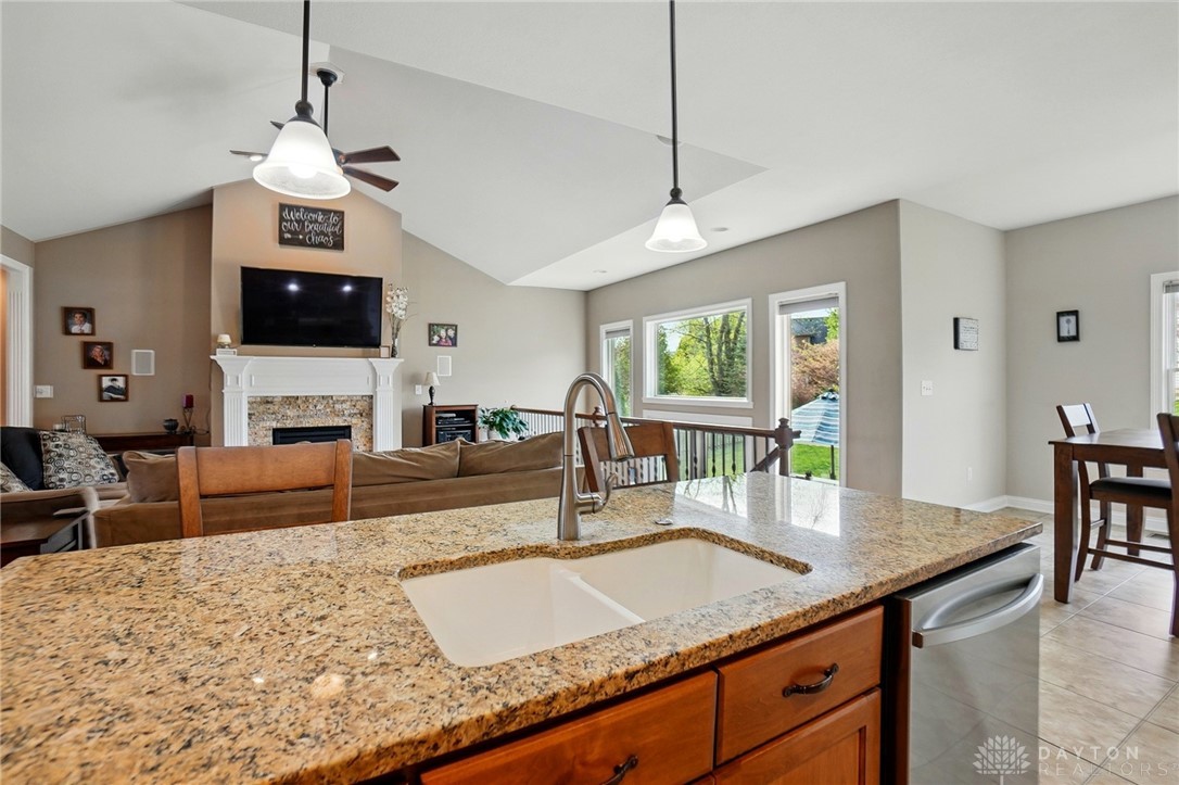 2611 Patrick Henry Drive, Beavercreek, Ohio image 15