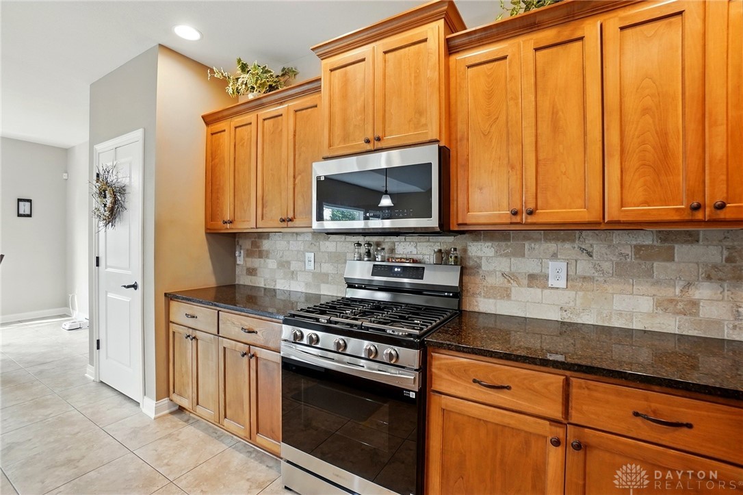 2611 Patrick Henry Drive, Beavercreek, Ohio image 14