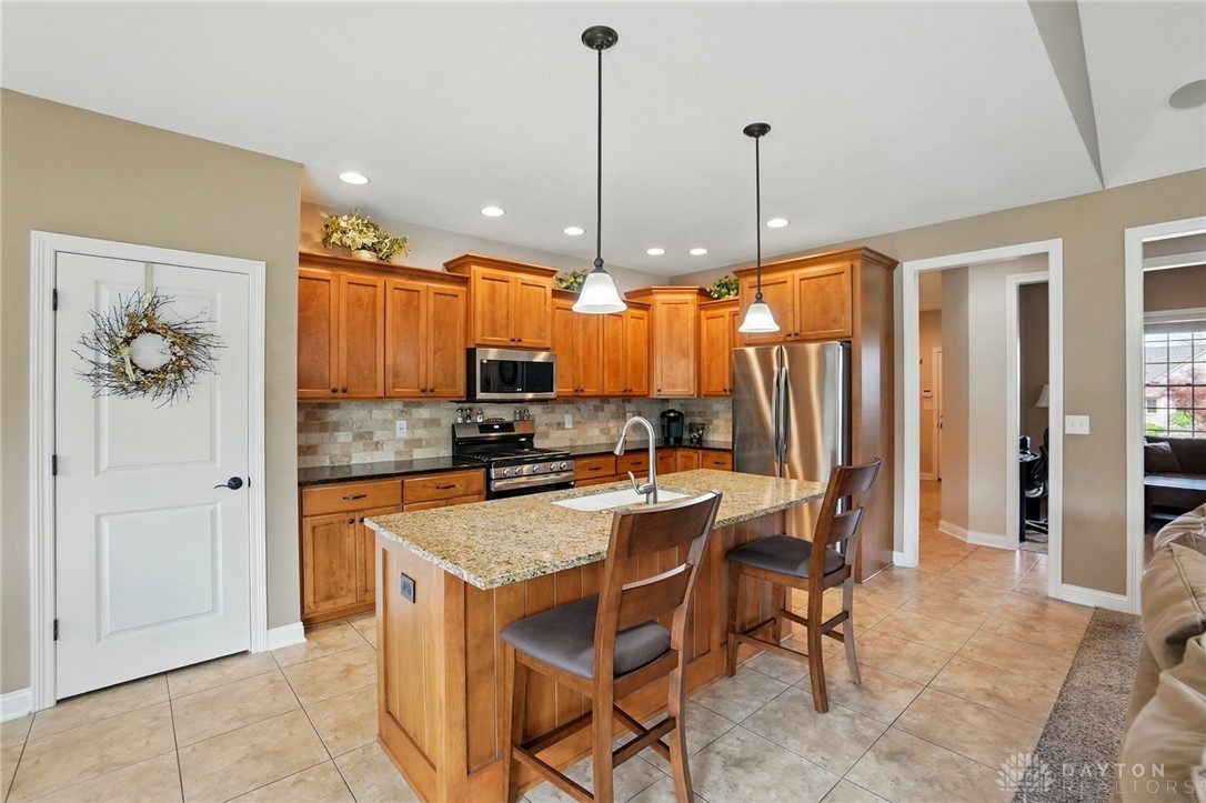 2611 Patrick Henry Drive, Beavercreek, Ohio image 11