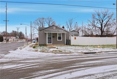 Photo of 842 Alameda Avenue, Youngstown, OH 44510 (MLS # 949669)