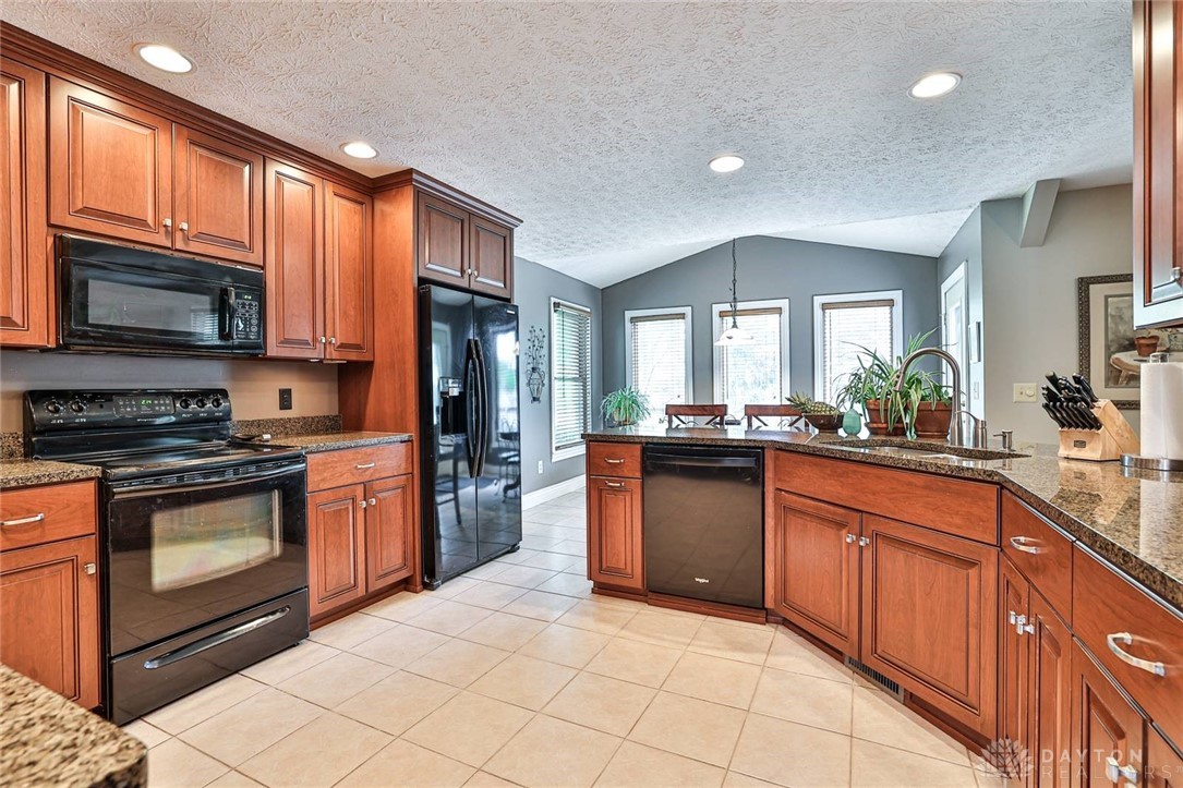 835 Stone Ridge Place, Tipp City, Ohio image 18