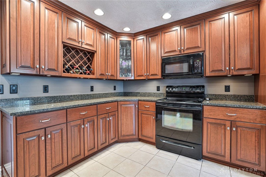 835 Stone Ridge Place, Tipp City, Ohio image 17