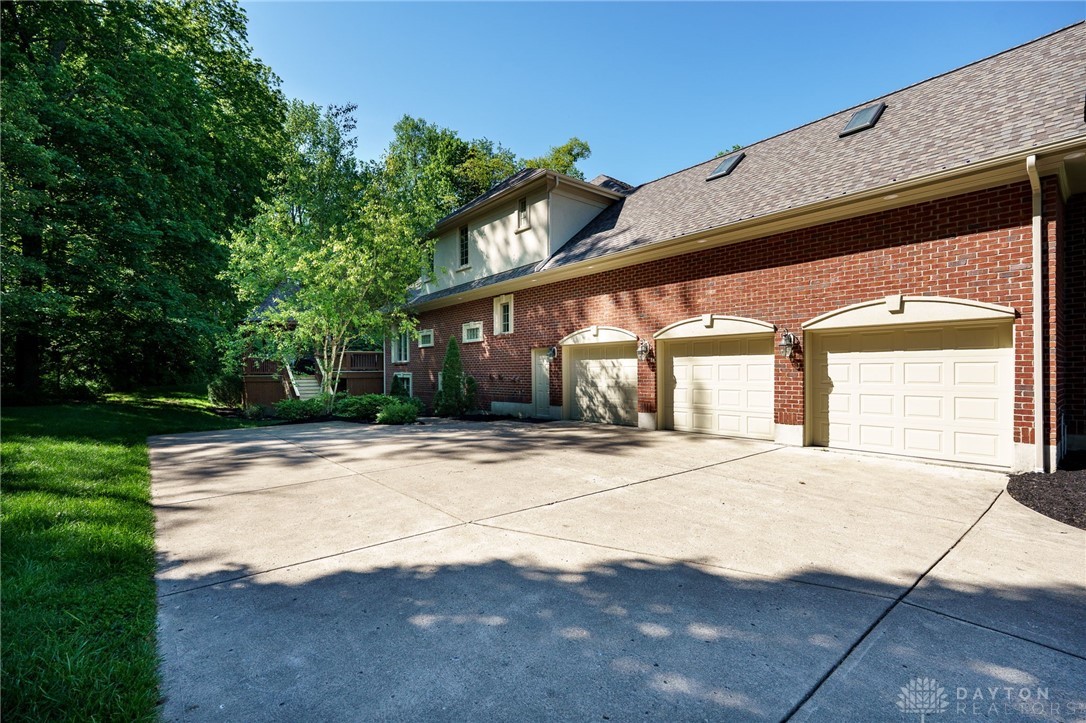 1538 Country Wood Drive, Dayton, Ohio image 4