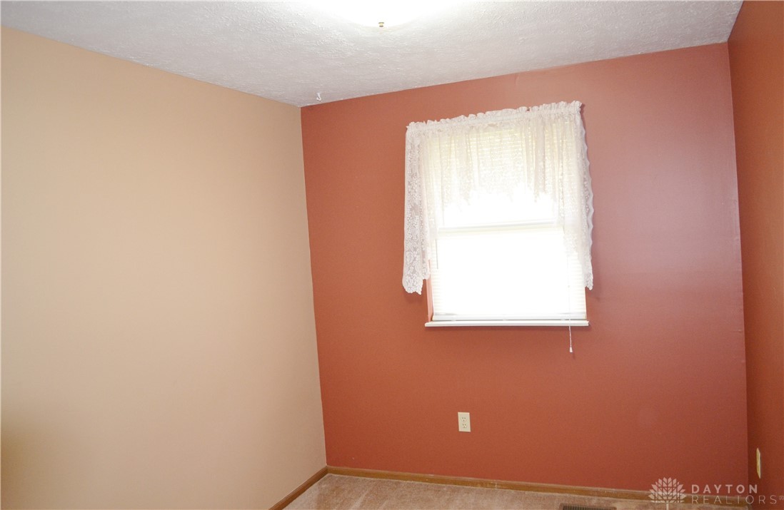 4530 E Ridgewood Road, Springfield, Ohio image 16