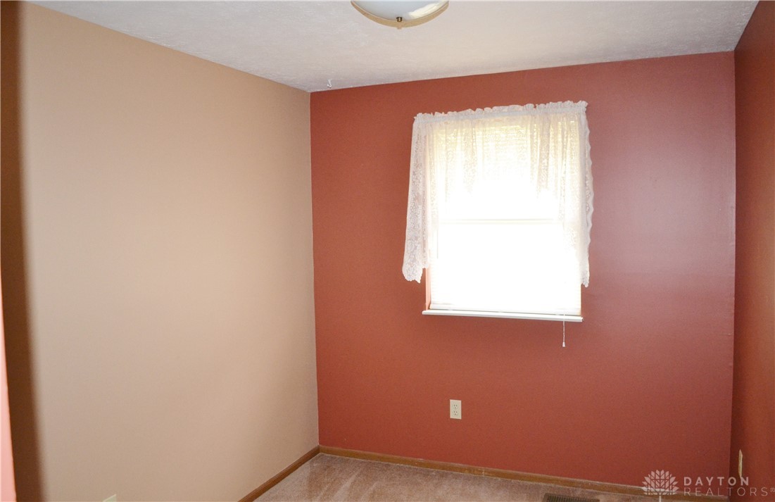4530 E Ridgewood Road, Springfield, Ohio image 17