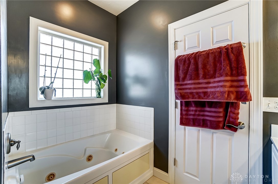 3040 Windy Ridge Drive, Springfield, Ohio image 25
