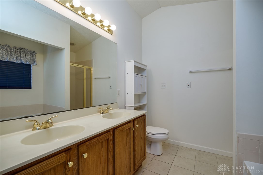 Beavercreek, Ohio 45431, United States, 4 Bedrooms Bedrooms, ,3 BathroomsBathrooms,Residential,Pending,210153