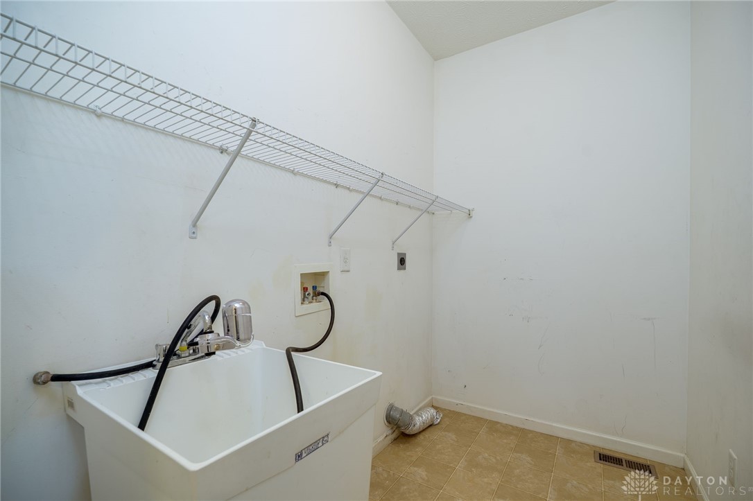 Beavercreek, Ohio 45431, United States, 4 Bedrooms Bedrooms, ,3 BathroomsBathrooms,Residential,Pending,210153