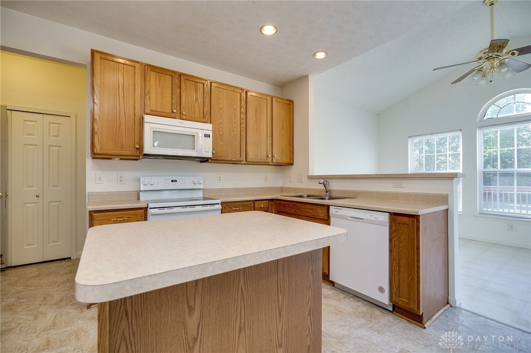 Beavercreek, Ohio 45431, United States, 4 Bedrooms Bedrooms, ,3 BathroomsBathrooms,Residential,Pending,210153