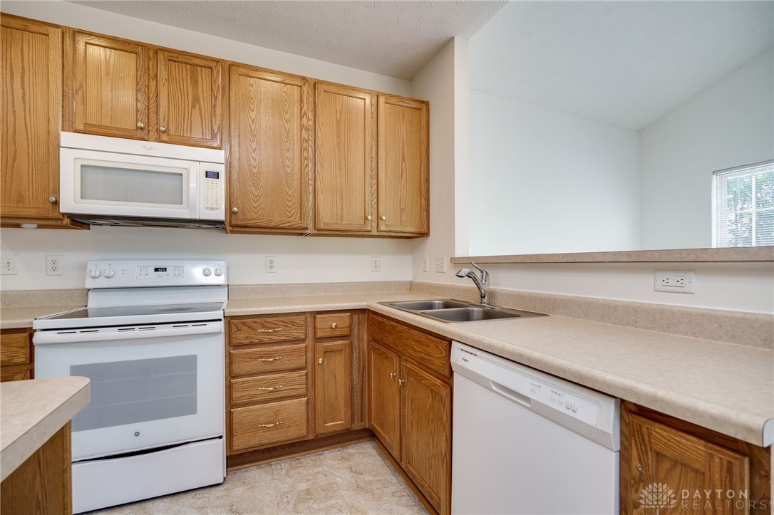 Beavercreek, Ohio 45431, United States, 4 Bedrooms Bedrooms, ,3 BathroomsBathrooms,Residential,Pending,210153