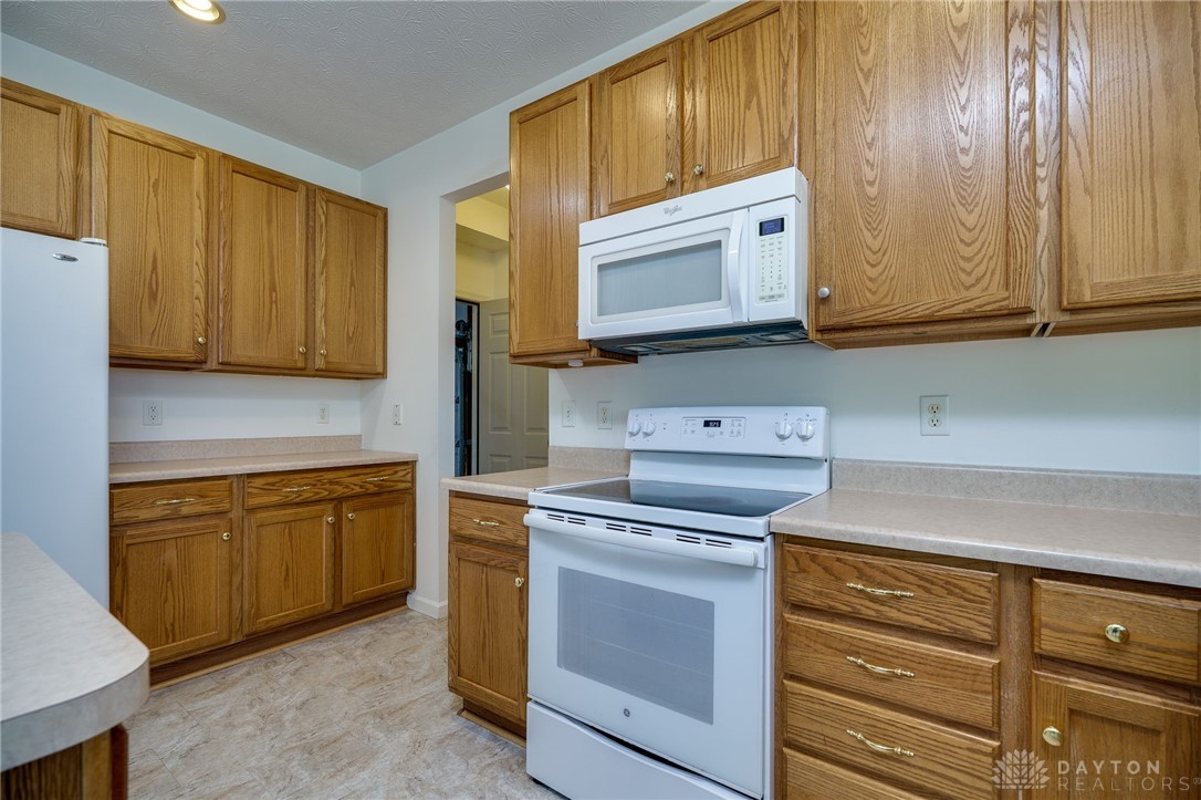 Beavercreek, Ohio 45431, United States, 4 Bedrooms Bedrooms, ,3 BathroomsBathrooms,Residential,Pending,210153