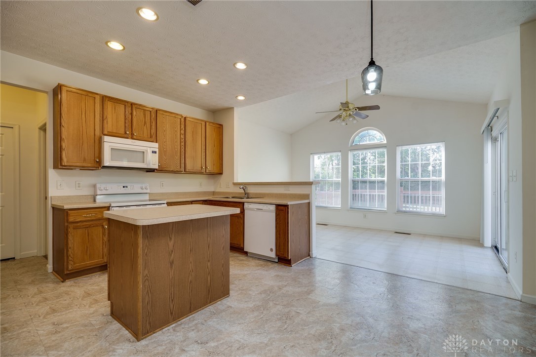 Beavercreek, Ohio 45431, United States, 4 Bedrooms Bedrooms, ,3 BathroomsBathrooms,Residential,Pending,210153