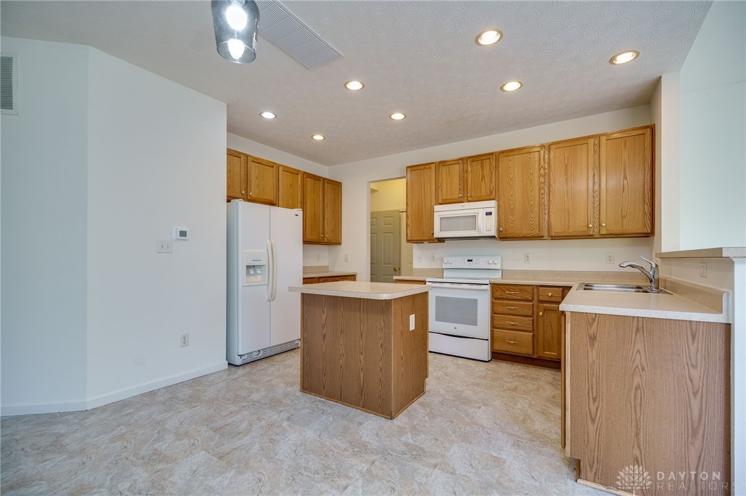 Beavercreek, Ohio 45431, United States, 4 Bedrooms Bedrooms, ,3 BathroomsBathrooms,Residential,Pending,210153