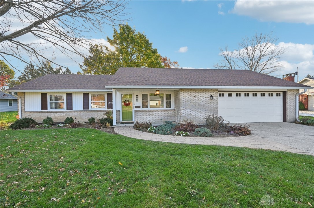 906 Catalpa Circle, Troy, Ohio image 1