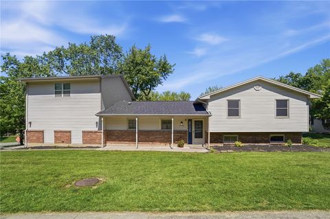Photo of 6195 Millbank Drive, Centerville, OH 45459 (MLS # 958811)