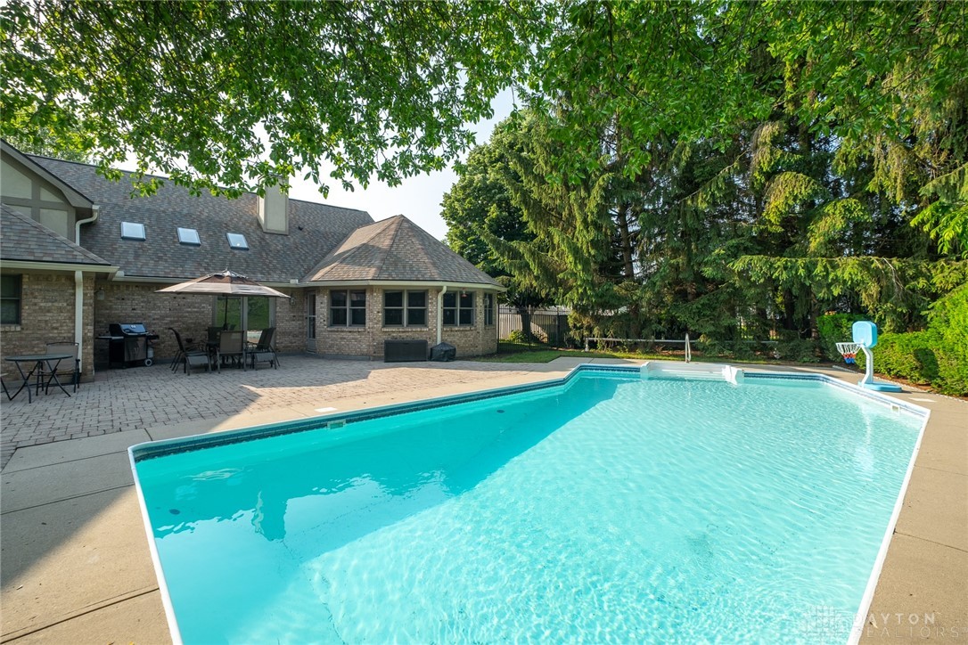 239 Catalpa Court, Beavercreek, Ohio image 2
