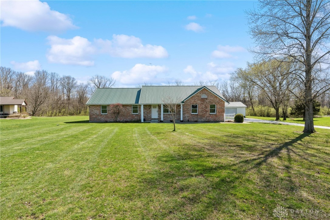 569 Leslie Drive, Wilmington, Ohio image 2