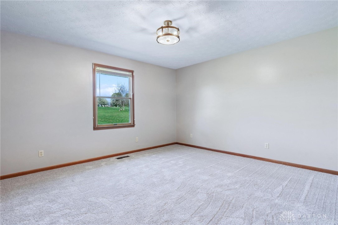 569 Leslie Drive, Wilmington, Ohio image 28