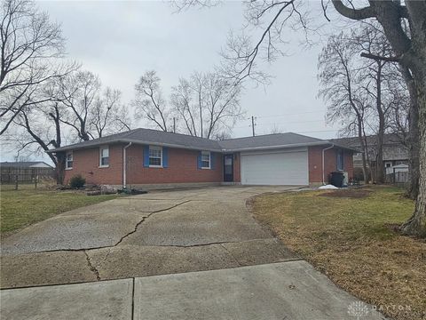 Photo of 303 Crescent Drive, Lewisburg, OH 45338 (MLS # 952410)