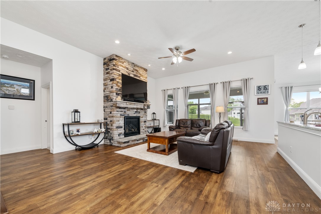 1691 Sunset Creek Court, Bellbrook, Ohio image 4