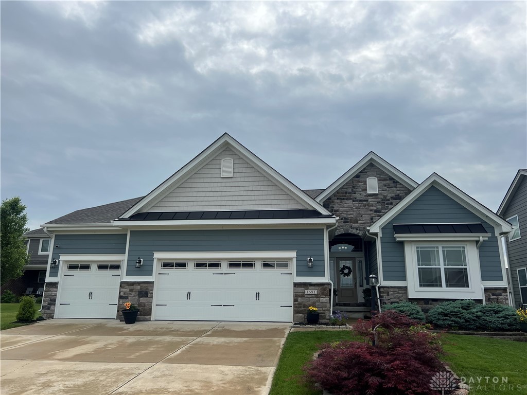 1691 Sunset Creek Court, Bellbrook, Ohio image 1