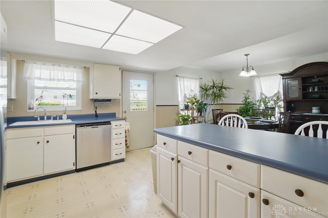 4927 Pepperwood Drive, Dayton, Ohio image 8