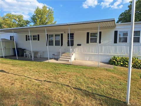 Mobile Home For Sale - 5300 Sportscraft Dr<br/> Dayton, OH 45414