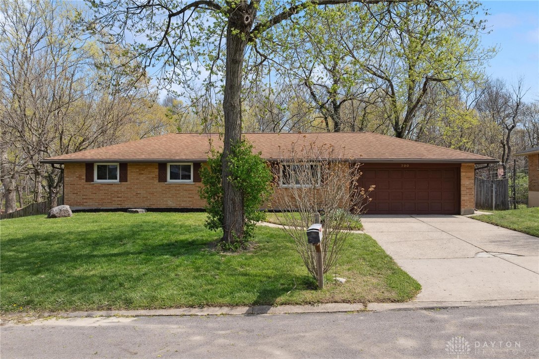 700 Peach Orchard Drive, Dayton, Ohio image 2